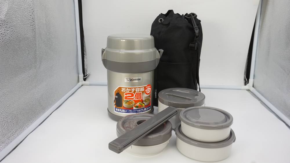 Tặng kèm đũa và túi đi kèm