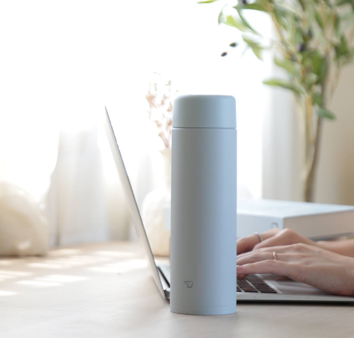 Bình giữ nhiệt hiệu Zojirushi SM-GA60-HL - 0.6L - Màu Xám Nhạt 7 Lòng phủ chống dính, dễ làm sạch
