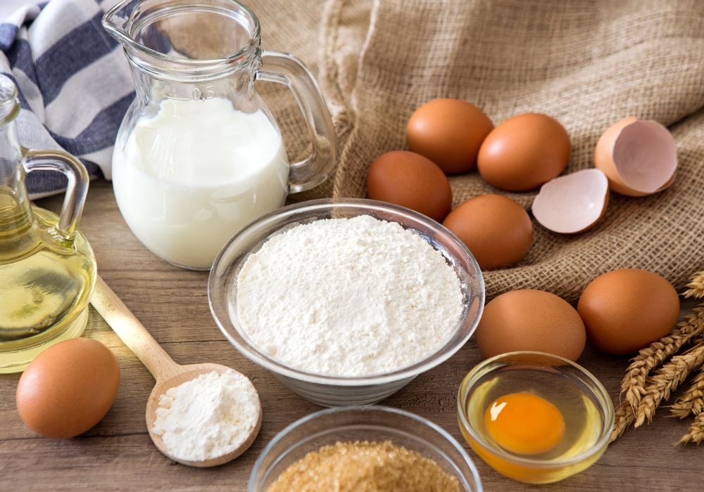 Hướng dẫn cách làm bánh bông lan bằng nồi cơm điện mềm xốp 2 Nguyên liệu cần chuẩn bị để làm bánh bông lan (Nguồn ảnh: internet)