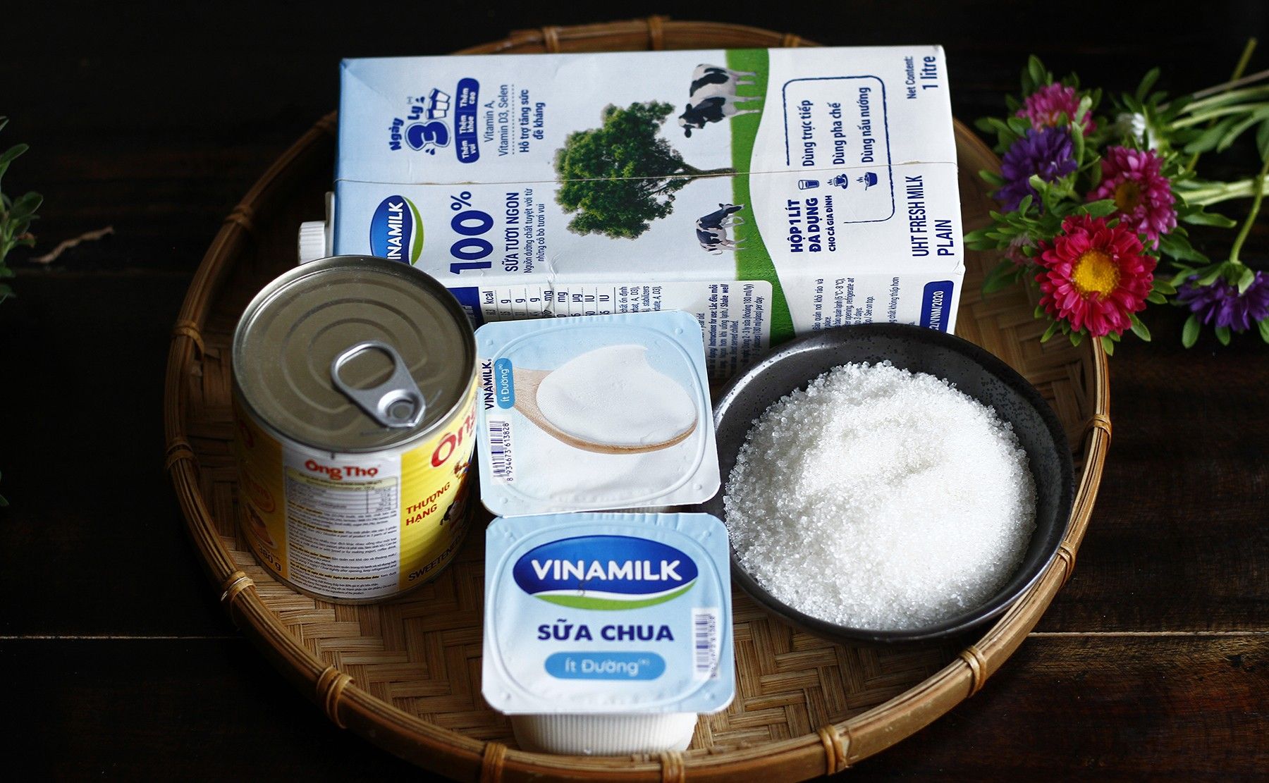 Cách làm sữa chua bằng nồi cơm điện ngon đơn giản tại nhà 2 Nguyên liệu cần chuẩn bị để làm sữa chua (Nguồn ảnh: internet)