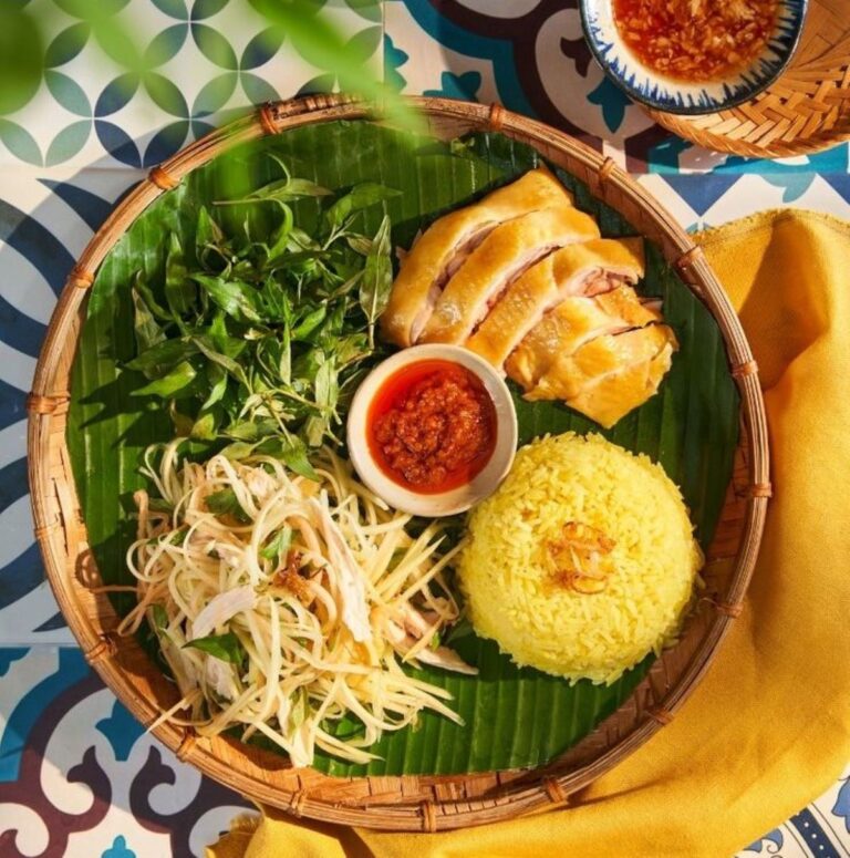 Cách nấu cơm gà bằng nồi cơm điện thơm ngon tại nhà