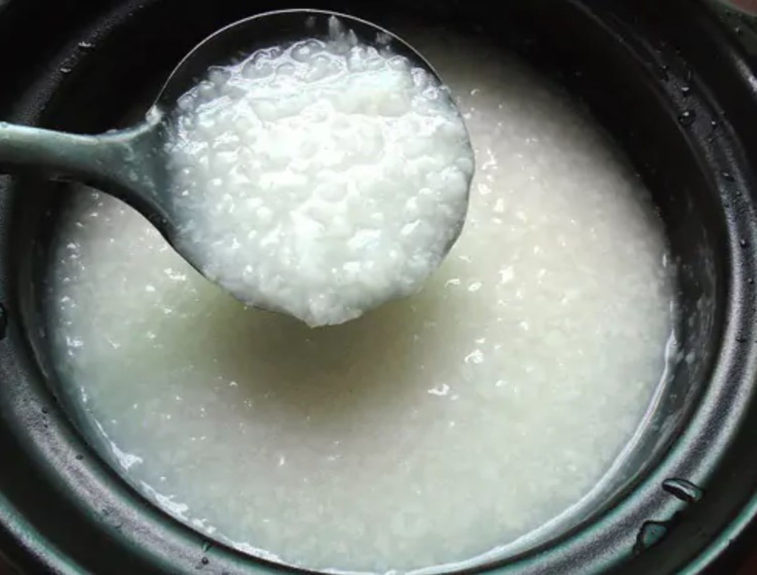 Cách nấu cháo gà bằng nồi cơm điện thơm ngon, sánh mịn 6 Tỷ lệ gạo và nước khi nấu cháo gà bằng nồi cơm điện (Nguồn: Internet)