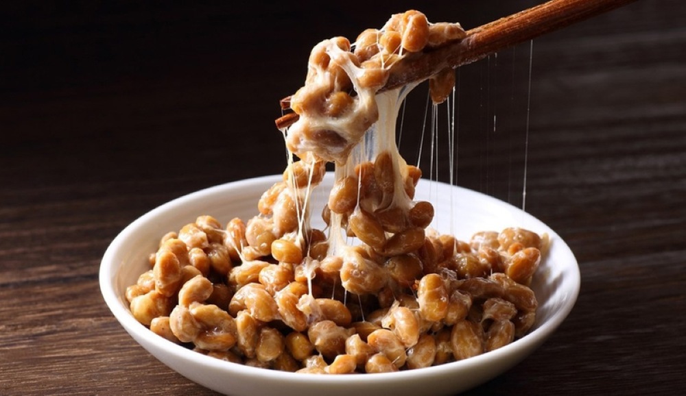 Natto là 1 dạng đậu nành lên men bằng Bacillus natto của Nhật Bản