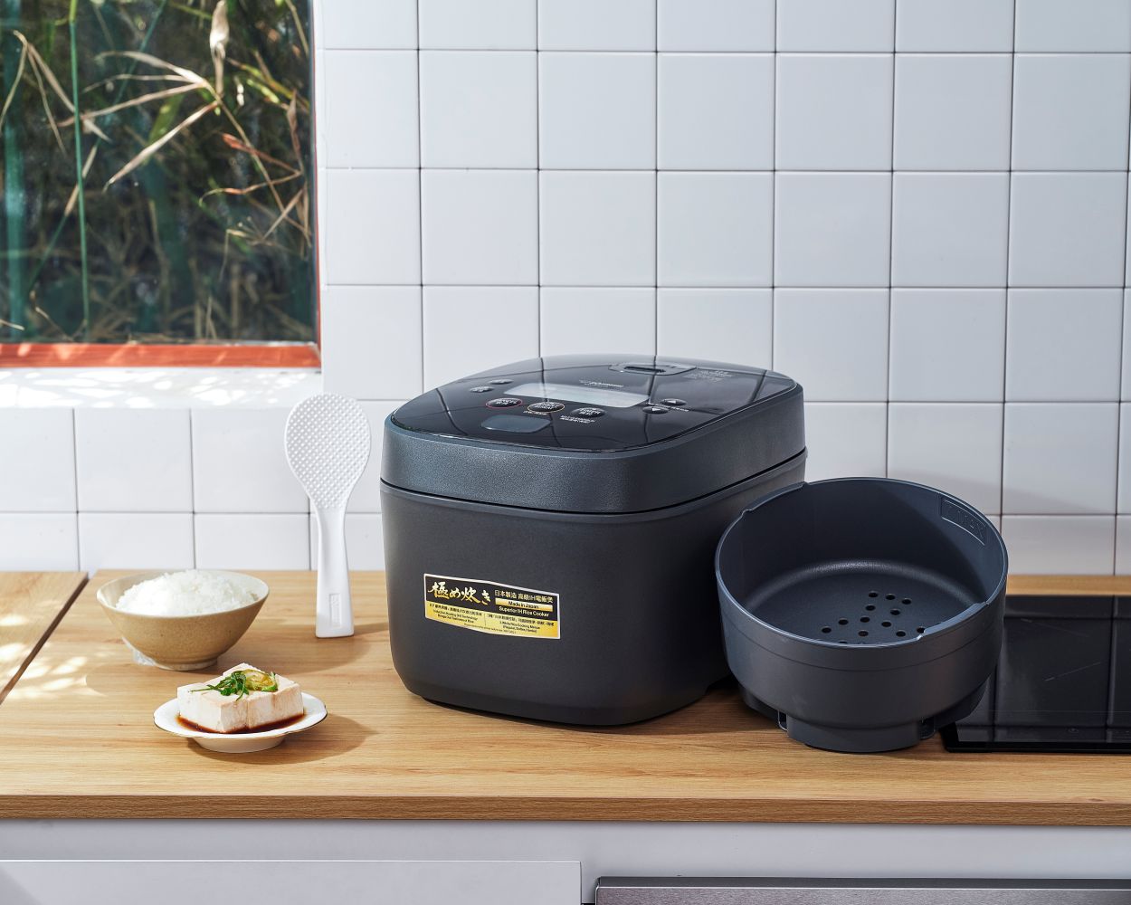 Nồi cơm điện tử cao tần Zojirushi NW-QAQ10-BA 1.0L (Nguồn: Internet)